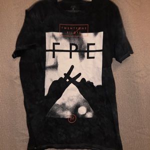 Twenty one pilots tee